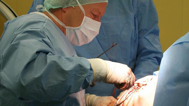 Läuft bei oder nach einer Operation etwas nicht so, wie es der Patient wünscht, kann der Patientenfürsprecher vermitteln.