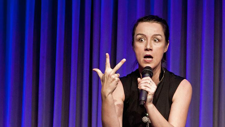 Mit ihrem Programm "Von Kopf bis Fuß auf Lieder eingestellt" begeisterte Anja Lenßen. Fotos: Jochen Berger