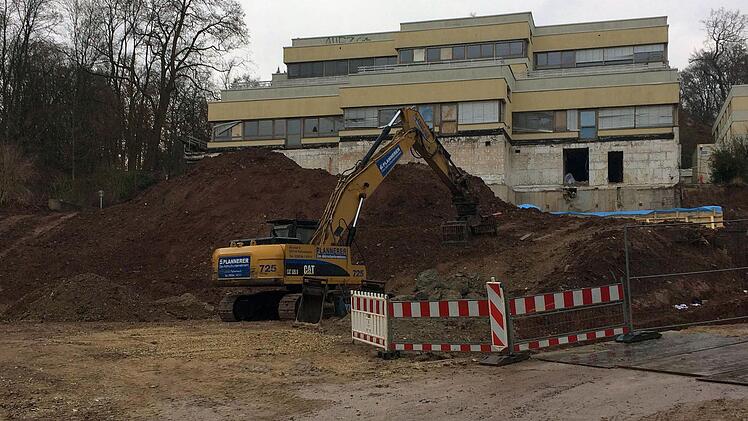 Die Bagger ruhen vorerst auf dem ehemaligen DSZ-Gelände. Foto: Oliver Schmidt