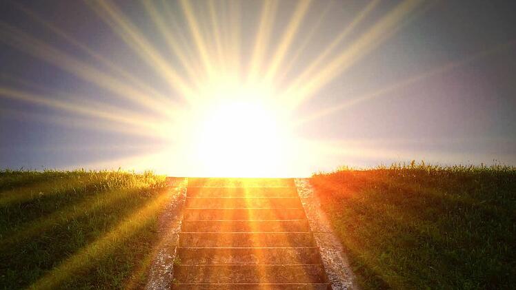 Viel Sonne, wenig Regen - darüber freuen sich auch die Kfz-VersichererSymbolfoto Sonne