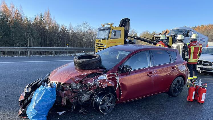 A9 bei Trockau: 12 Autos krachen bei Unfall ineinander