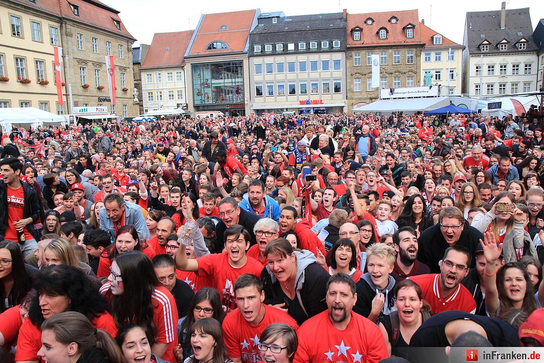 Meister-Party am Maxplatz