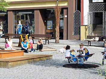 Die Spielgelegenheit auf dem Marktplatz wird gut angenommen.  Foto: Andreas Welz