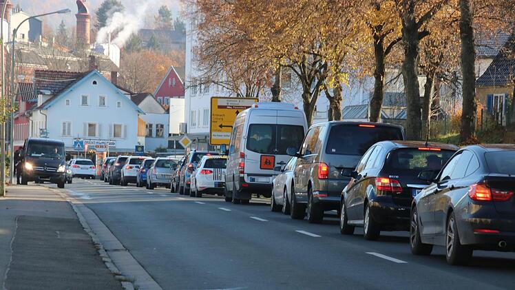 Die langen Staus in der Melkendorfer Straße sollten nun der Vergangenheit angehören.Foto: Katrin Geyer