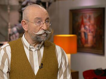 Als Horst Lichter in der Mittwochsausgabe der ZDF-Tr&ouml;delshow "Bares f&uuml;r Rares" erst einmal nur die R&uuml;ckseite des "verrosteten Schilds" sah, witzelte er noch: "Einmal nix."