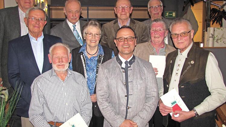 Diese Mitglieder halten dem Deutschen Alpenverein seit 50 und 60 Jahren die Treue.