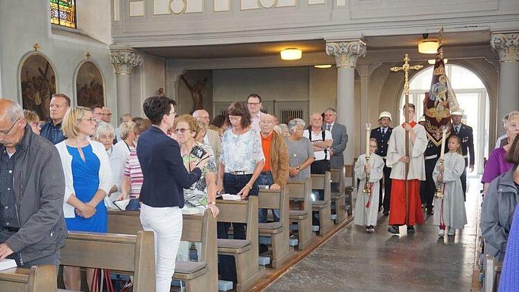 Einzug in die Kirche.Marion Eckert