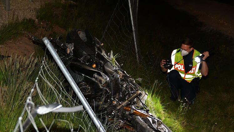 Motorradfahrer bei Unfall auf der B2 t&ouml;dlich verletzt