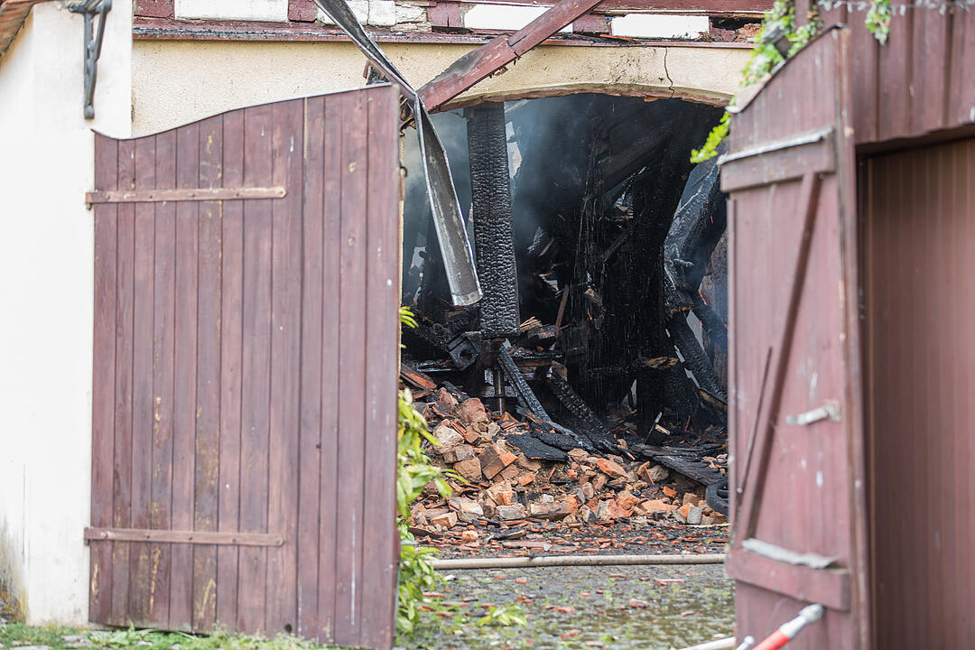 Historische Fachwerkhäuser in Spalt brennen aus - mehrere Verletzte
