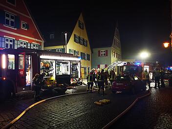 Feuer in Restaurant-Küche greift auf Dach über