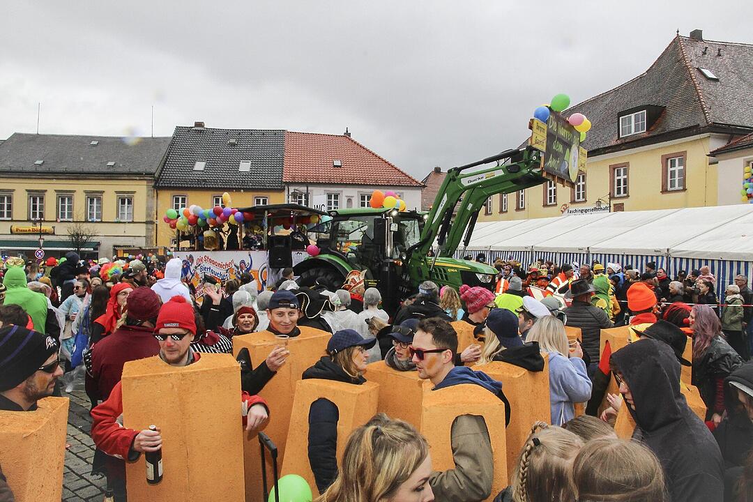Großer Faschingsumzug  zum Stadtsteinacher Marktplatz