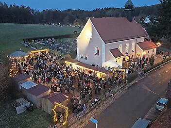 Schon am Wochenende können sich Gäste des Kleingeseer Adventsmarktes mit einer Krippenausstellung in Weihnachtsstimmung bringen.