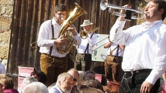Und die Musi spielt dazu. Und zwar im Hof der Nikl-Bräu in Pretzfeld.