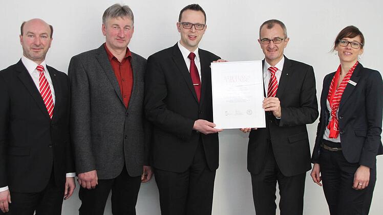 Das Bild zeigt Jürgen Erhardt, Wolfgang Schleicher, Andreas Pöhner, Harry Weiß und Kerstin Emrich (von links). Foto: Julia Schilling