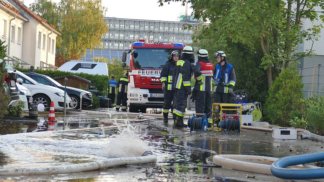 Wie von einem Wasserfall wurden Keller geflutet