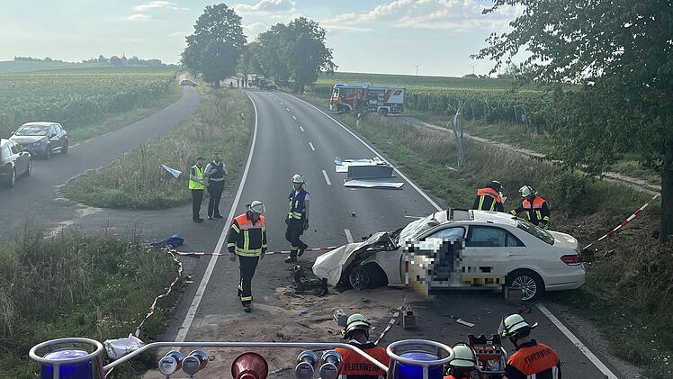 Volkach: Emotionales Statement der Feuerwehr zu schwerem Taxiunfall - "Ersthelfer spitzenmäßig"