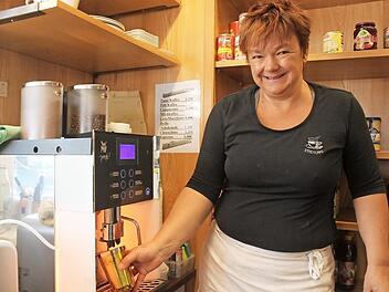 Susanne Mayr freut sich, dass sie in ihrer Bäckerei in Bad Staffelstein eine umweltfreundliche Alternative gefunden hat.  Fotos: Franziska Rieger