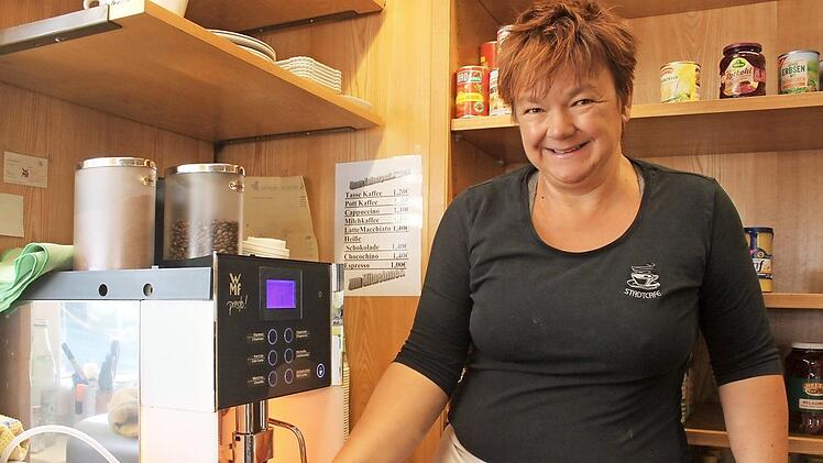 Susanne Mayr freut sich, dass sie in ihrer Bäckerei in Bad Staffelstein eine umweltfreundliche Alternative gefunden hat.  Fotos: Franziska Rieger