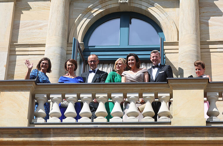 Bayreuther Festspiele starten: Söder mit besonderer Geste für Merkel