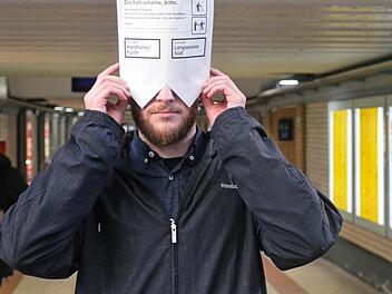 Paul Blotzki aus Nürnberg kommt Fahrkarten teilen. Foto: Nikolas Pelke