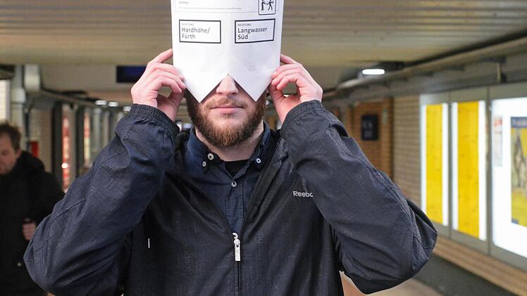 Paul Blotzki aus Nürnberg kommt Fahrkarten teilen. Foto: Nikolas Pelke