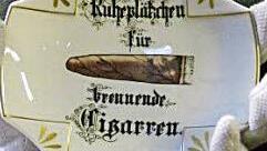 Der Aschenbecher stammt aus der frühen Produktionszeit von Rosenthal.