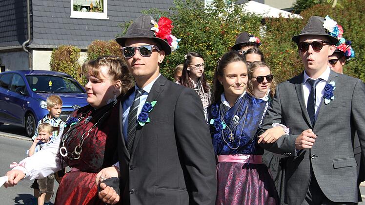 Umzug und Plantanz: Brauchtum wird in Kehlbach groß geschrieben. Wir zeigen Impressionen von der Trachtenkirchweih 2018. Foto: Veronika Schadeck