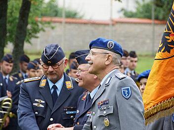 Kommandoübergabe: Oberstarzt Michael Eger, Generalstabsarzt Dr. Dirk Raphael und Oberstarzt Dr. Michael Uhl. Foto: Arkadius Guzy