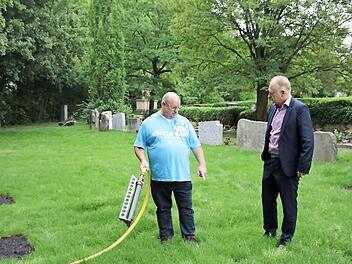 Mit der Abteilung D ist das vorerst letzte Teilstück hergerichtet worden. Jetzt stehen auch wieder individuelle Urnengräber zur Verfügung.