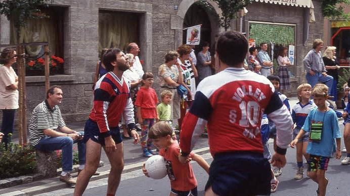 Hornusserfest in den 1990er Jahren in Münnerstadt. Foto: Archiv /Heike Beudert