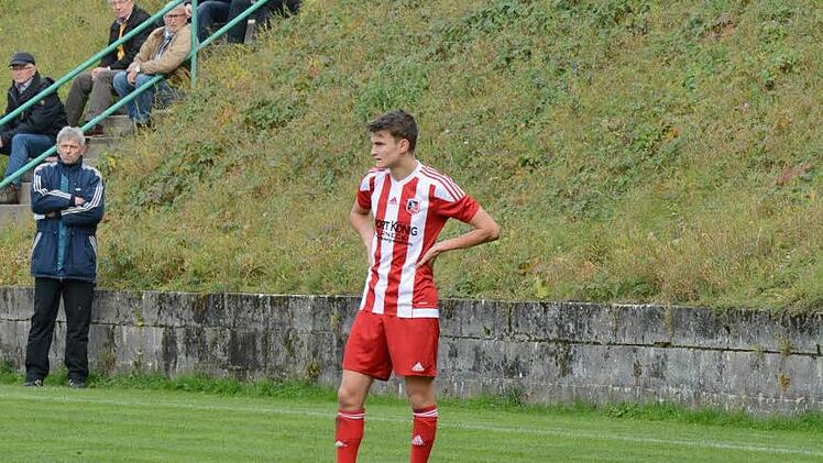 Fuchsstadts Dominik Halbig wartet darauf, dass er weiter spielen kann. Foto: ssp