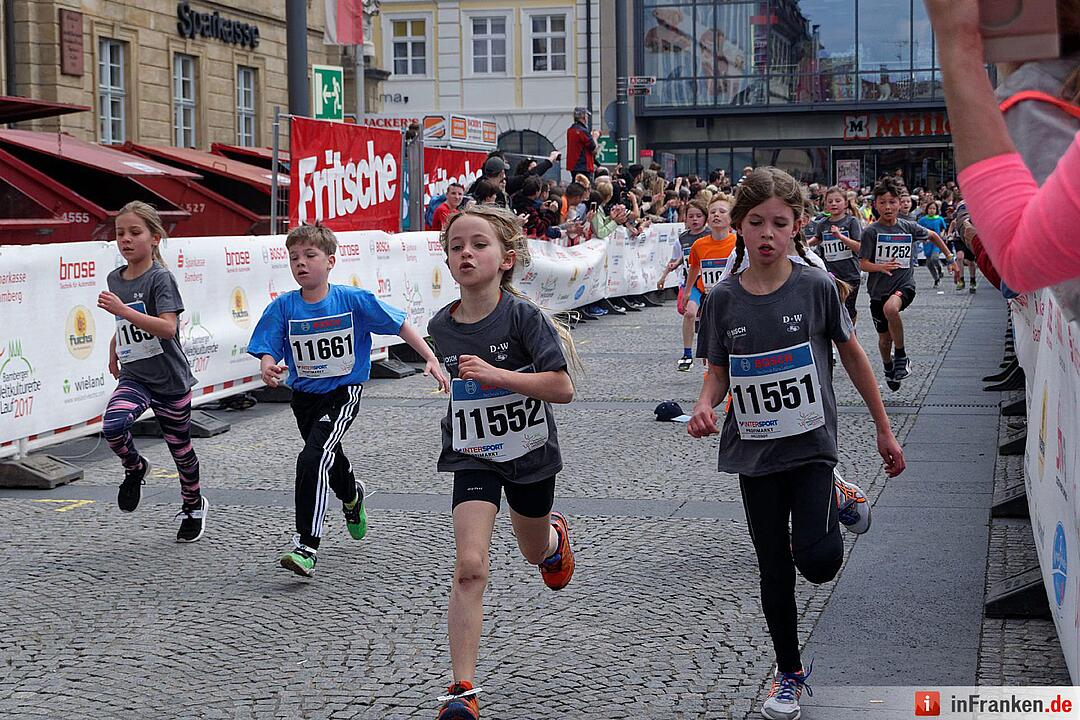 Weltkulturerbelauf 2017 in Bamberg: Der Zieleinlauf am Maxplatz