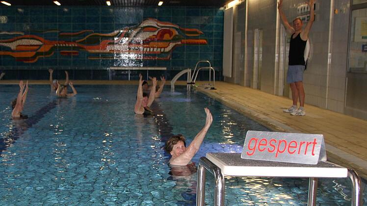 Die Stunden sind gezählt: Ende des Jahres schließt Bademeister Martin Voigt für immer die Türen des Hallenbades Wildflecken. Foto: Ulrike Müller