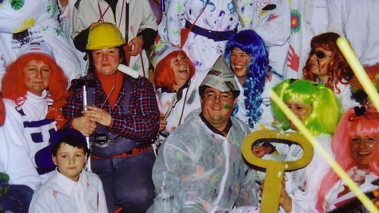 Die Aufnahme aus dem Jahr 2008 zeigt den Rathaussturm der närrischen Weiber, der damals unter dem Motto "Handwerker" stand.