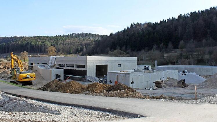 Was jetzt noch eine Baustelle ist, wird später einmal eine Kläranlage sein.  Foto: Carmen Schwind