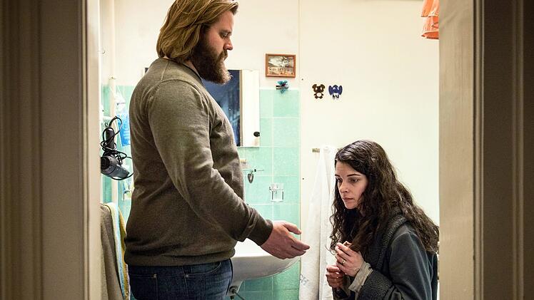 Glanzauftritt als Krimischurke: Im Schweizer "Tatort: Ihr werdet gerichtet" war Antoine Monot (Szene mit Sarah Hostettler) 2015 als Racheengel mit Sniper-Gewehr zu sehen.