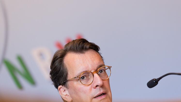 Ministerpr&auml;sident W&uuml;st zu aktuellen Themen