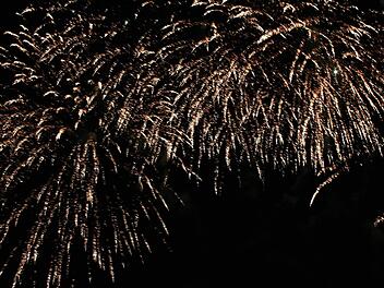 Die Konzertbesucher bekamen zum Abschluss ein achtminütiges Feuerwerk geboten. Foto: Evi Seeger