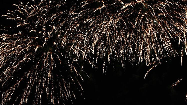 Die Konzertbesucher bekamen zum Abschluss ein achtminütiges Feuerwerk geboten. Foto: Evi Seeger