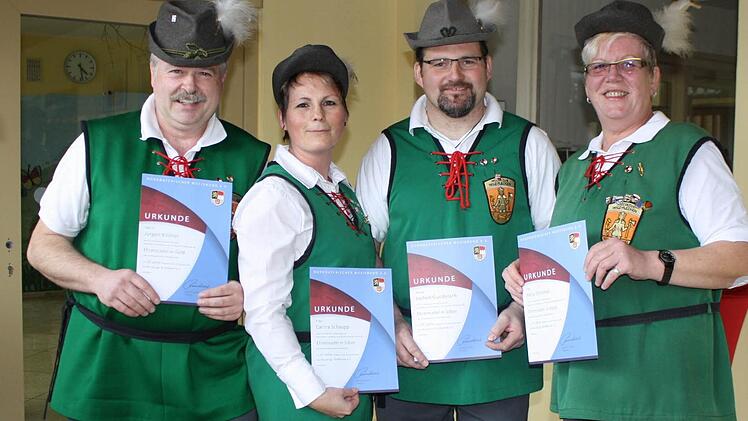 Ehrung Vorstand: Jürgen Köstler, Carina Schaupp, Jochen Gundelach, Petra Strömel. Foto: Anke Schmitt-Gundelach