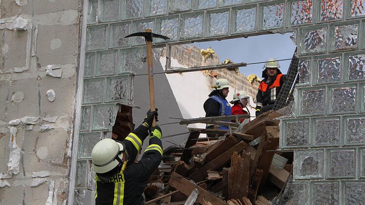 Mit einer Tragödie endete der Abriss der alten Oberwildfleckener Kirche, als ein Baggerführer verschüttet wurde und starb. Archivbild: Ulrike Müller
