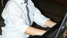 Der junge Ben-Luis Tavernier begeisterte die Grafengehaiger Sportlerfamilie bei seinem ersten Auftritt am Klavier.