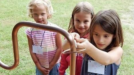 Bei den Spielen zum Langenstadter Dorffest war Geschicklichkeit gefragt. Fotos: Horst Wunner