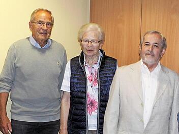 Der scheidende Vorsitzende, Michael Saam (von links), ehrt ein letztes Mal treue Mitglieder: Josef und Rita Dörflinger, Reinhold Meier sowie Anita Koberstein.  Foto: Thomas Dill