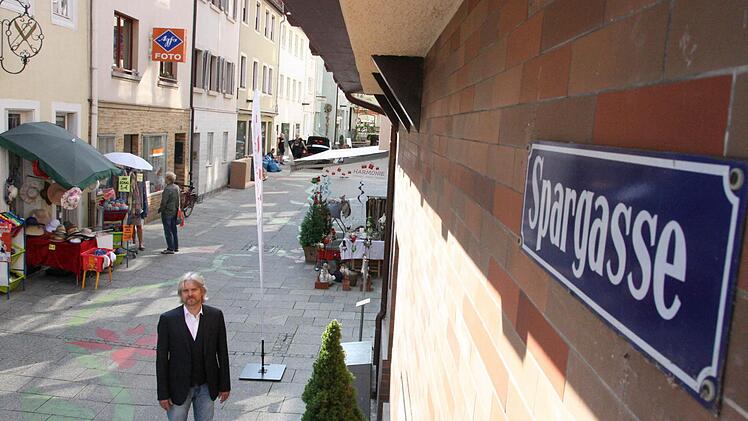 Die Vermarktung der Spargasse als Themengasse ist eines von vielen Projekten des Wirtschaftsförderers Michael Wieden (im Bild). Foto: Ralf Ruppert