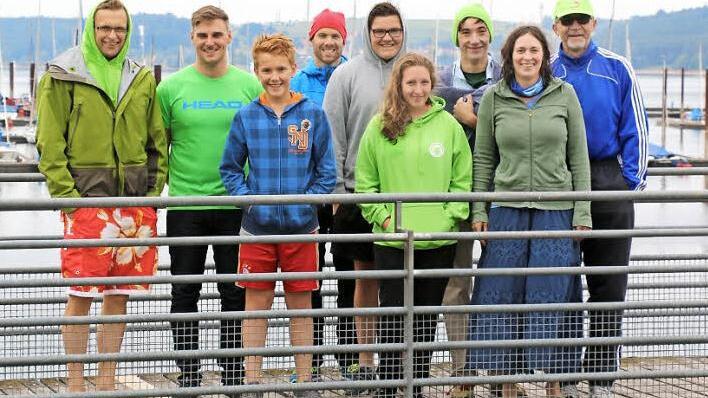 Das erfolgreiche ATS-Team bei der Bayerischen Meisterschaft im Freiwasserschwimmen am Großen Brombachsee mit (von links): Felix Deichsel, Jens Polanetzki, Markus Deichsel, Kilian Deichsel, Franz Prell, Anne Sesselmann, Lukas Deichsel, Theresa Deichsel und Karl Heinz Weber. Foto: privat