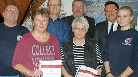 Im Rahmen der Gemeinderatssitzung wurden mit Urkunde und -nadel Blutspender ausgezeichnet (von links): BRK-Bereitschaftsleiter Harald Lindner, Steffi Lang, Bernd Cimander, Ulrich Kieser, Brigitte Hochberger, Bürgermeister Jürgen Wittmann, stellvertretende Bereitschaftsleiterin Ina Rautenstengel. Foto: Lothar Weidner