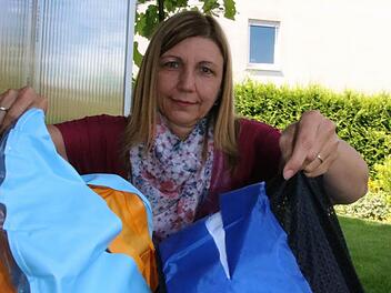 Die Bad Kissingerin Karin Matthes ist das jüngste Opfer des ominösen Poolschlitzers oder eines Nachahmers: In der Nacht auf Sonntag wurden ein Schwimmbecken und zwei Luftmatratzen beschädigt. Foto: Ralf Ruppert