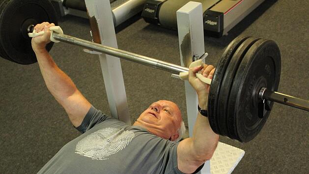 Uwei Kraus wei&szlig;, wovon er bei "Masse und Kraft" schrieb. Als Sportler hat er Erfolge. Foto: Markus H&auml;ggberg