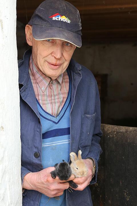 Landwirt Hans Schmidt in Kairlilndach;  Foto: Barbara Herbst